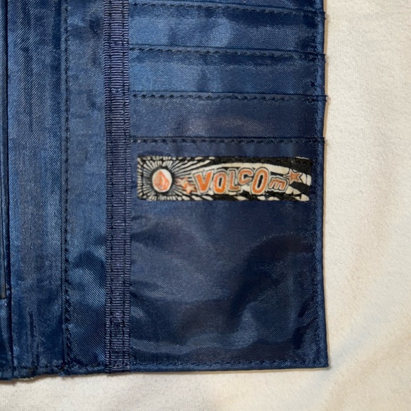 Vintage Volcom wallet - Picture 5 of 6